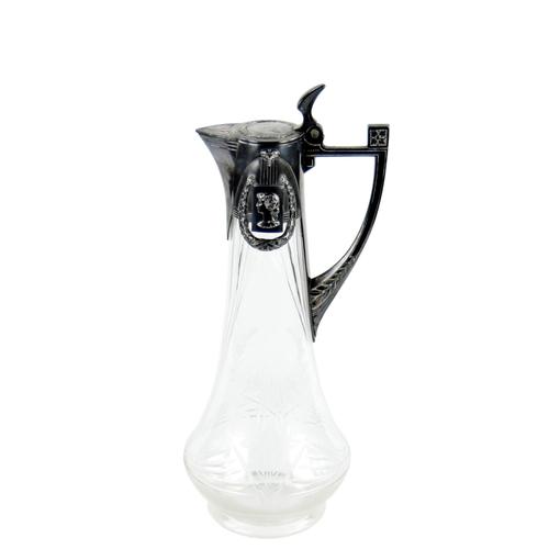 This wine pitcher features characteristic Art Nouveau motifs. A beautiful addition to your collection of Art Nouveau...