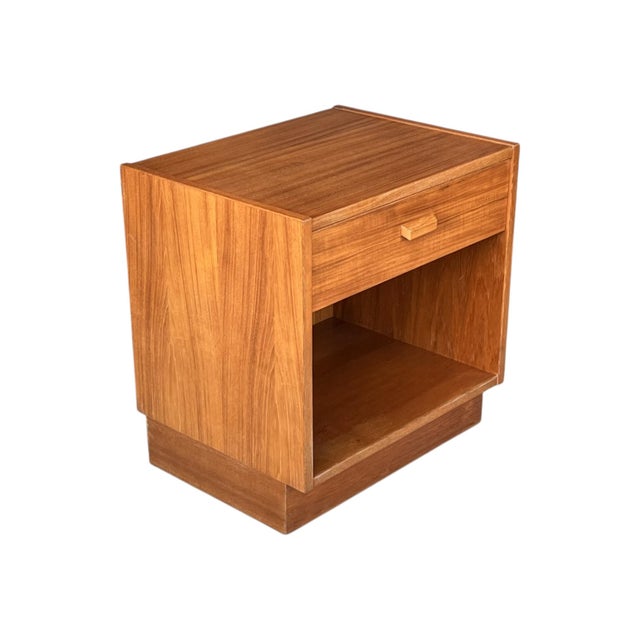 Restored 1960s Danish Modern Teak Nightstands – Pair of Scandinavian Bedside Tables For Sale - Image 9 of 15