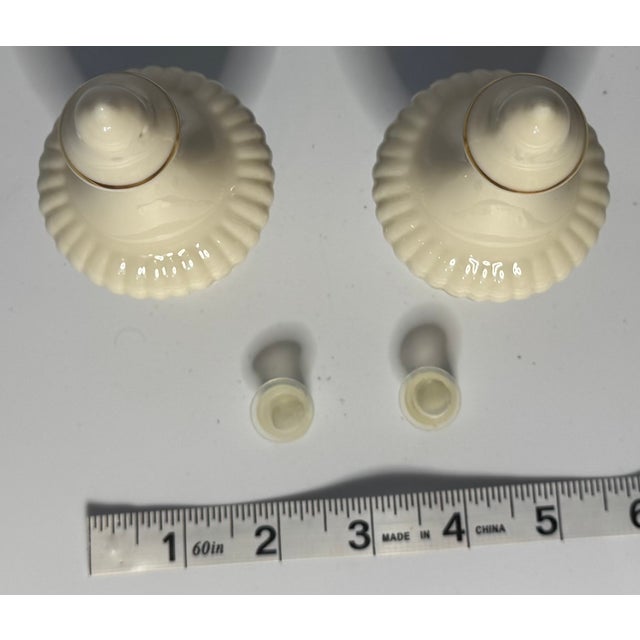 1960s Vintage Lenox Ivory Porcelain Salt & Pepper Shakers – Gold Trim, Usa, Elegant Urn Form (Pair) For Sale - Image 5 of 6