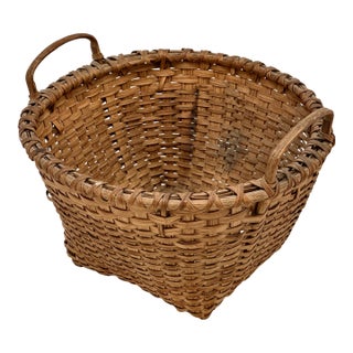 Excellent Smaller 10 Inch Size Antique American Hand Woven Ash Splint Berry Basket With Nice Patina - Late 19th Century For Sale