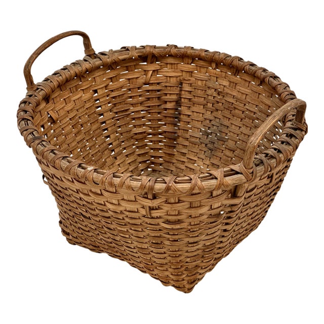 Excellent Smaller 10 Inch Size Antique American Hand Woven Ash Splint Berry Basket With Nice Patina - Late 19th Century For Sale
