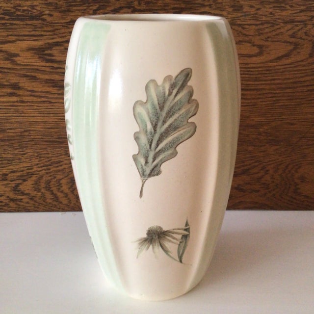 2004 Royal Haeger leaf and flower vase made in the USA.