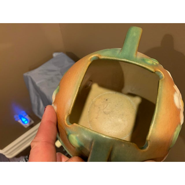 Roseville Pottery 1940s Roseville White Rose 387-4 Tan and Green Vase For Sale - Image 4 of 5