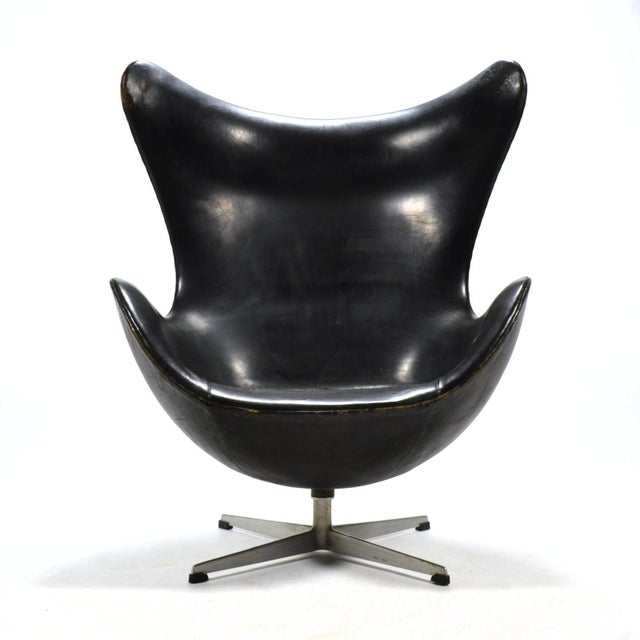 Mid-Century Modern Rare First Generation Egg Chair by Arne Jacobsen For Sale - Image 3 of 10