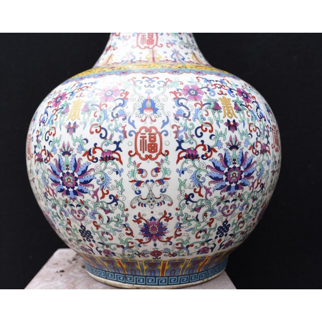 Chinese Qianlong Bulbous Shangping Form Porcleain Vases, Set of 2 For Sale - Image 4 of 11