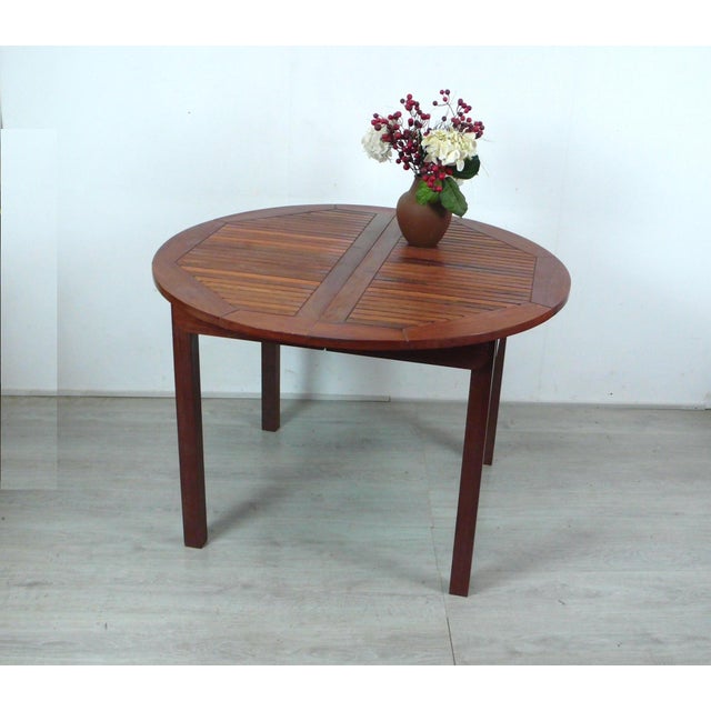 Round dining table / garden table / patio table, extendable, for indoor and outdoor use, in beautiful solid rosewood. The...