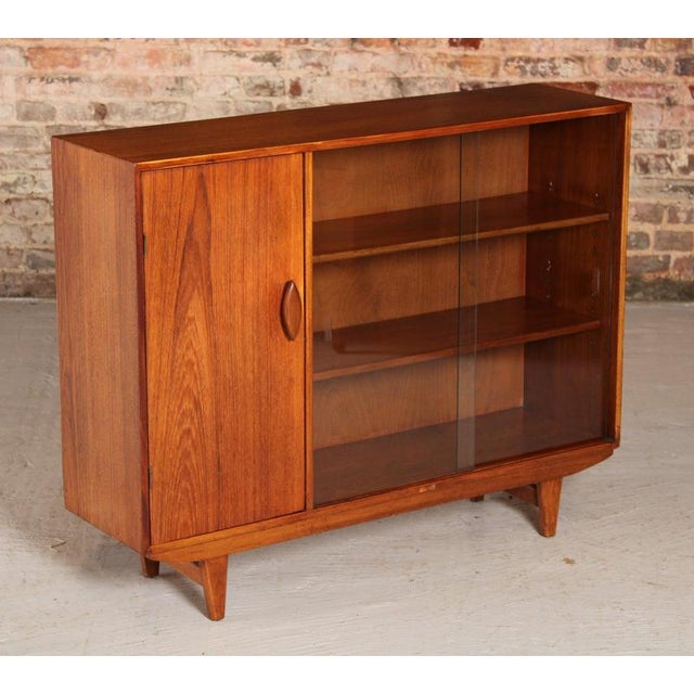 Mid-Century Modern Glass Fronted Teak Bookcase, 1960s For Sale - Image 3 of 9