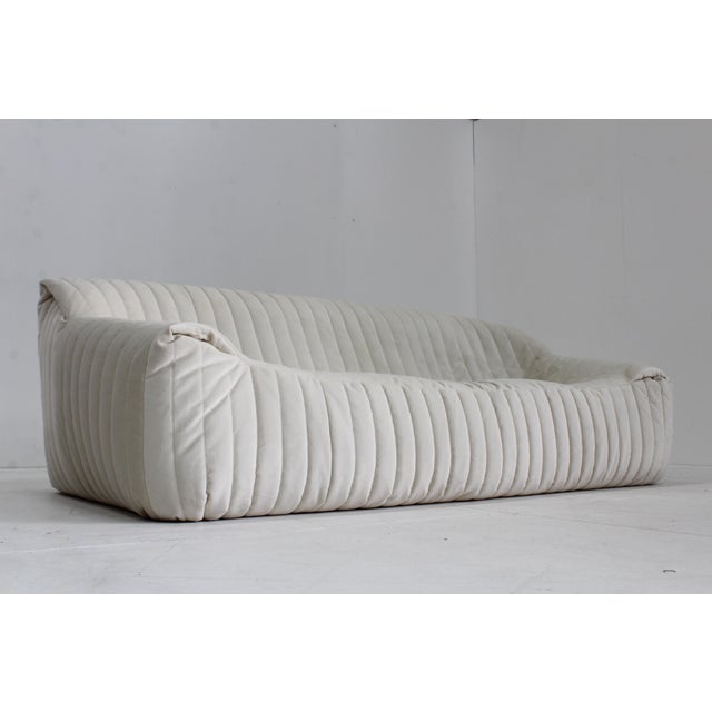 Ligne Roset Vintage Cinna Sandra Three-Seater Sofa in Beige Velvet from Ligne Roset, 1970s For Sale - Image 4 of 14