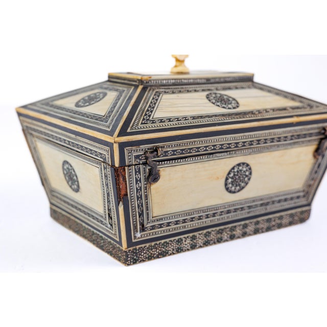 Antique Anglo-Indian Sadeli Mosaic Bone Box, Sarcophagus Form, 19th C. For Sale In New York - Image 6 of 6