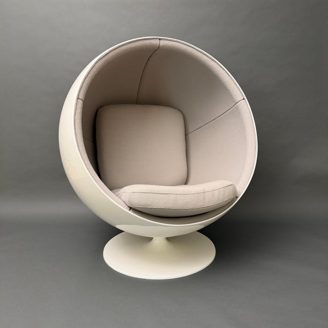 1960s Ball Chair in White and Grey by Eero Aarnio for Asko, Finland, 1960s For Sale - Image 5 of 18