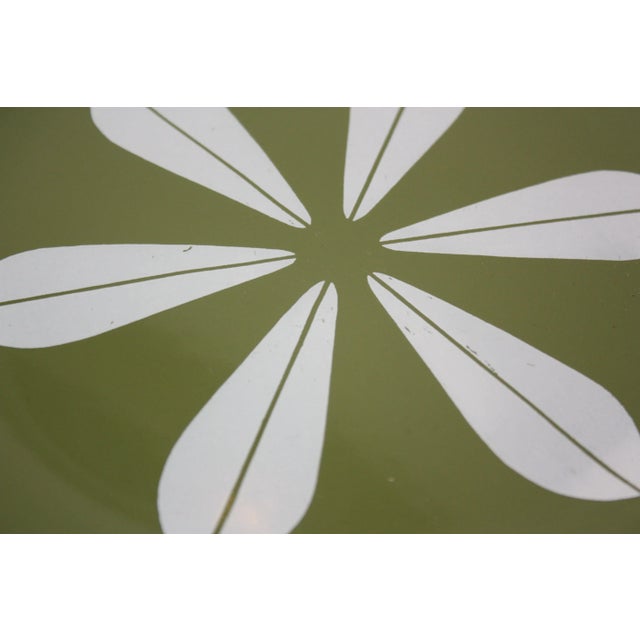 1960s Set of Three Green 'Lotus' Enamel Plates by Arne Clausen for Cathrineholm For Sale - Image 5 of 9