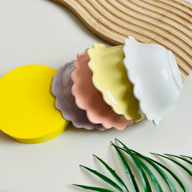 Creative Four-Color Flower-Shaped Dipping Sauce Dish - Set of 4 For Sale - Image 4 of 5