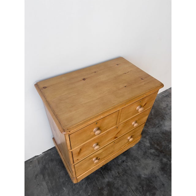 Tan 19th Century English Pine Chest of Drawers | Dresser For Sale - Image 8 of 8