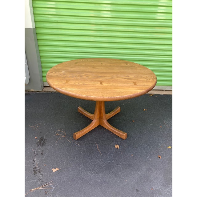 Mid-Century Modern Mid-20th Century Round Oak Dinette and Four Chairs by Russell Wright for Conant Ball - Set of 5 For Sale - Image 3 of 11