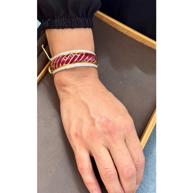 Gemstone 1960 Vintage 16 Ct Burma Ruby & 6 Ct Diamonds 18 Kt Yellow Gold 109 Grams Bangle For Sale - Image 7 of 18