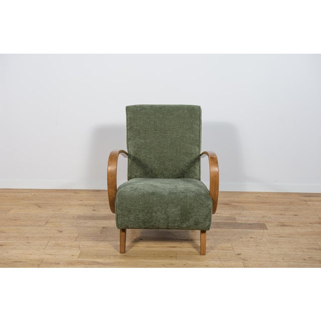 The Model H-410 armchair, designed by Jindřich Halabala, dates from the 1930s. It was manufactured by UP Závody in...