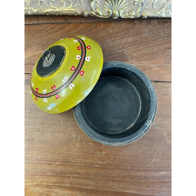 Vintage Hand-Painted Lacquered Wood Lidded Box With Heart Motif. For Sale - Image 9 of 9