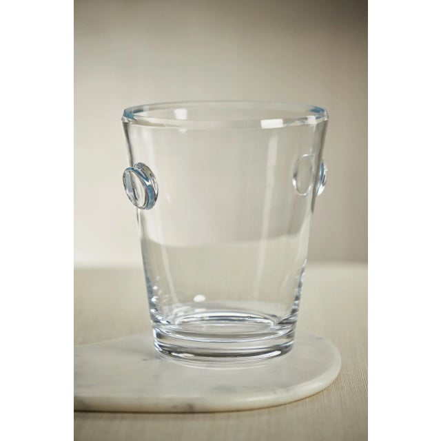 This ice bucket is easy to pick up and transport throughout your entire facility. While its integrated handles supply a...