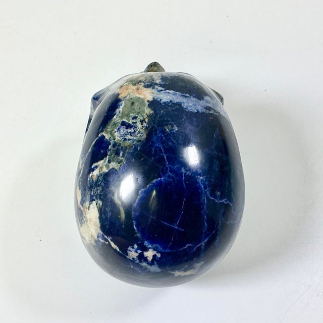 1970s Vintage Abstract Expressionism Boho Chic Hand Carved Navy Sodalite Stone Skull Sculpture, Halloween For Sale - Image 10 of 15