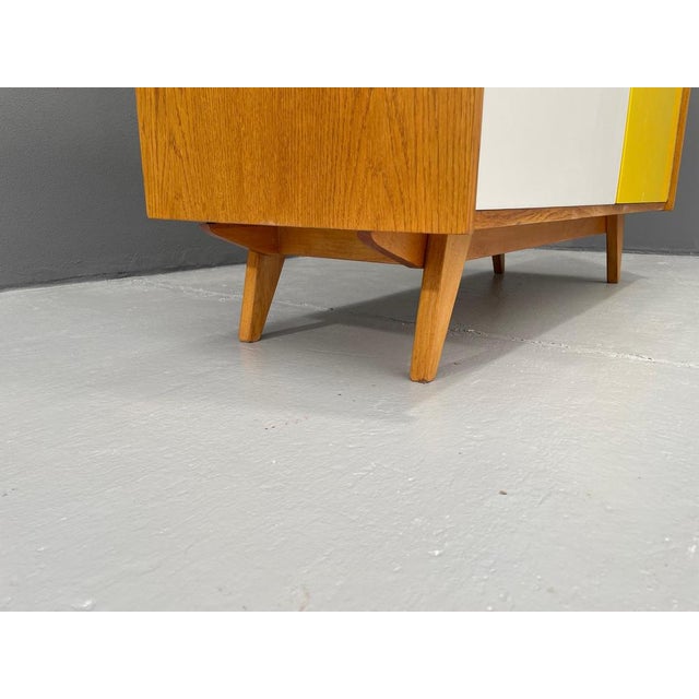U-450 Cabinet in Oak Veneer by Jiří Jiroutek for Interiér Praha, 1960s For Sale - Image 17 of 18