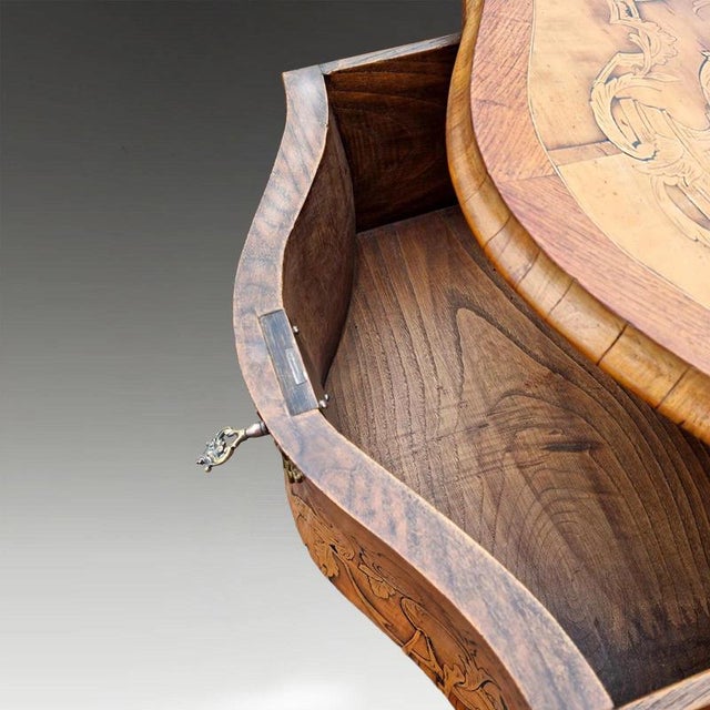 19th Century Antique Italian Venetian Walnut Marquetry Serpentine Commode, 1810 For Sale - Image 5 of 7