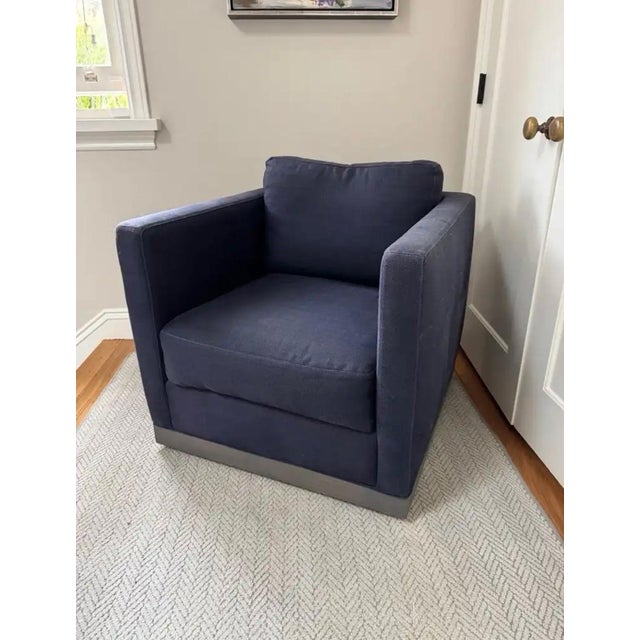 MCM Cisco Swivel Navy Blue Armchair Mid-century Modern Cisco Comfortable Swivel navy blue armchair in good condition....