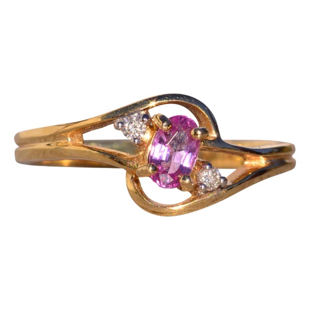 Cinco Calle: Pink Sapphire and Natural Diamond Ring in Yellow Gold For Sale
