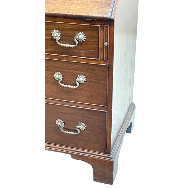 Small Georgian Mahogany Bureau Bookcase, 1740 For Sale - Image 4 of 16