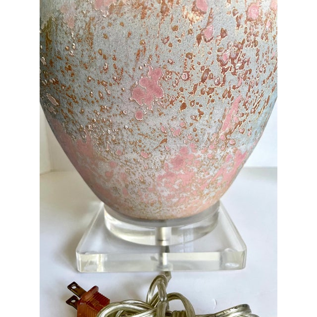 1980s Postmodern Metal and Lucite Pink Blue Table Lamp For Sale - Image 10 of 13