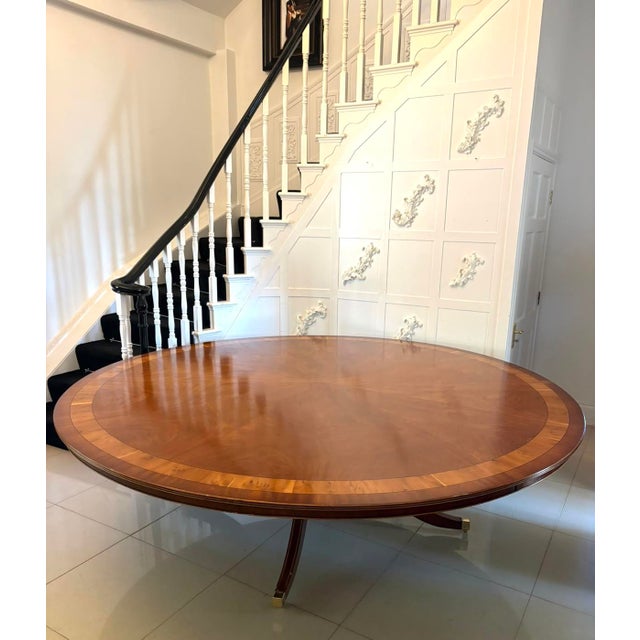 Antique Mahogany and Yew Wood Crossbanded Fourteen-Seater Circular Centre Dining Table, 1920 For Sale - Image 3 of 17