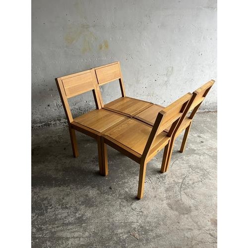 Introduction Elegant set of four solid oak dining chairs from the 1990s. Designed with a clean, architectural silhouette,...