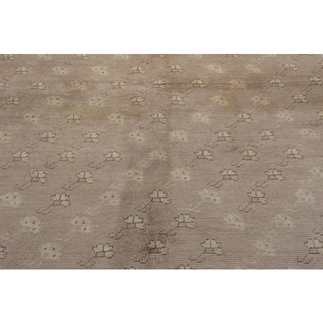 Vintage Turkish Oushak Rug in All Over Gray, Pink, Off White Floral Pattern For Sale - Image 4 of 7