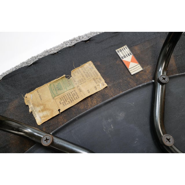 Knoll 1960 Saarinen Executive Side Chair with Fiberglass Back by Knoll For Sale - Image 4 of 12