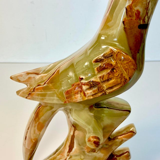 1970s Vintage Mediterranean Italian Coastal Polished Marble Onyx Parrot Sculpture. For Sale - Image 14 of 18
