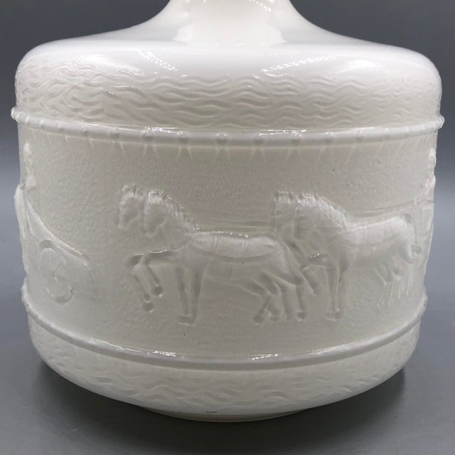 White Large Neoclassical Opaline Glass Vase with a Chariot Relief by Opaline Florence, Italy, 1919 For Sale - Image 8 of 15