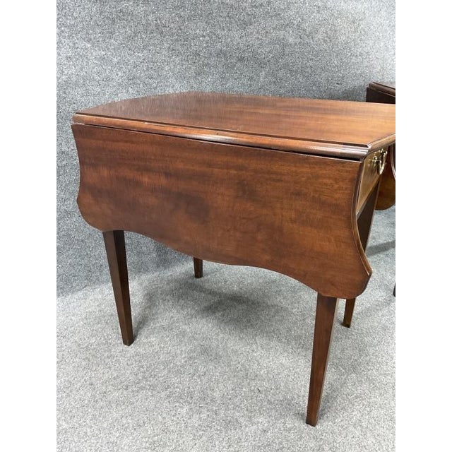 1990s Thomasville Banded Inlaid Mahogany Drop-Leaf Pembroke 1-Drawer End Tables - a Pair For Sale - Image 9 of 11