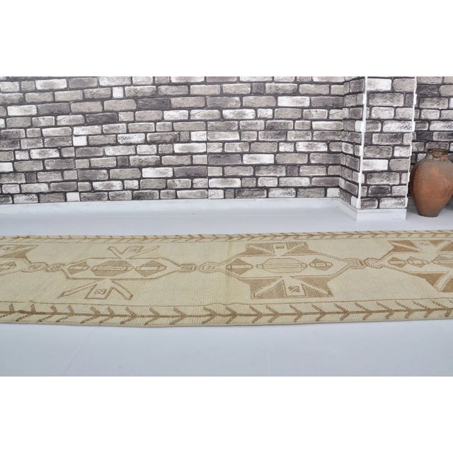 Vintage Turkish Rug, Japandi Style Neutral Geometric Runner For Sale In Phoenix - Image 6 of 10