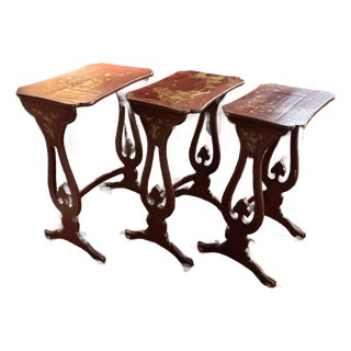 19th Century Chinese Export Red Lacquer Chinoiserie Nesting Tables – Set of Three, C. 1850–1890 [Sp] For Sale