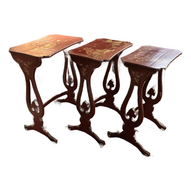 19th Century Chinese Export Red Lacquer Chinoiserie Nesting Tables – Set of Three, C. 1850–1890 [Sp] For Sale