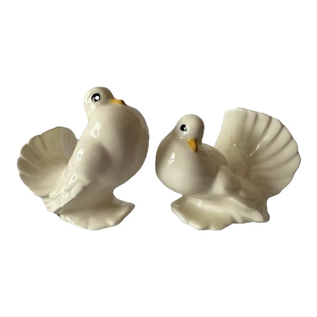 Vintage Late 20th Century Ceramic “Love Birds” Doves- Set of 2 For Sale
