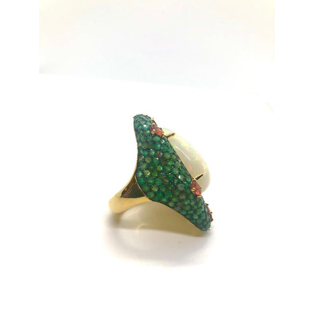 Bochic “Capri” Vintage Emerald, Opal & Orange Sapphire Cocktail Ring — 18K Gold For Sale - Image 10 of 11