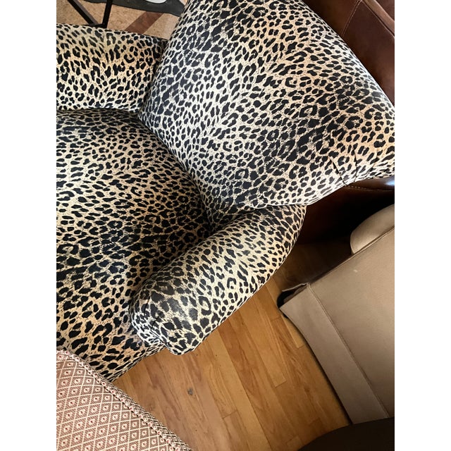 Vintage Cushioned Living Room Chair With Cloth Leopard