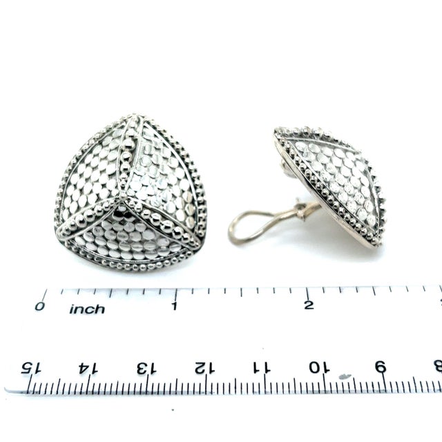 1990s Pair of John Hardy Estate Clip on Triangle Dot Earrings Silver For Sale In New York - Image 6 of 6