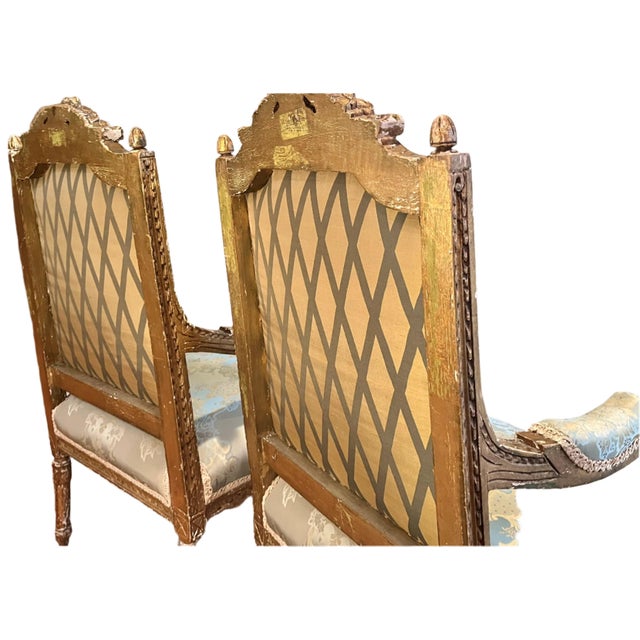 French Late 18th Century Pair of Louis XVI Style Giltwood Fauteuil Armchairs With Silk Upholstery For Sale - Image 3 of 6