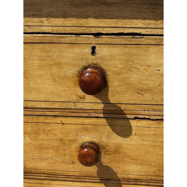 Victorian Chest Of Drawers with Original Painted Finish. Superb look and quite rare to find these this original. Sizes :-...
