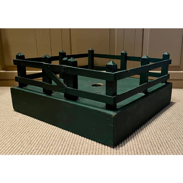 Antique 1920's American Green Paint Decorated Wood Fence, Gate and Stand for Displaying a Feather Christmas Tree For Sale - Image 4 of 15