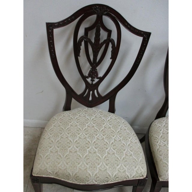 1980s Pair Drexel Mahogany Chippendale Shield Back Dining Side Chairs B For Sale In Philadelphia - Image 6 of 13