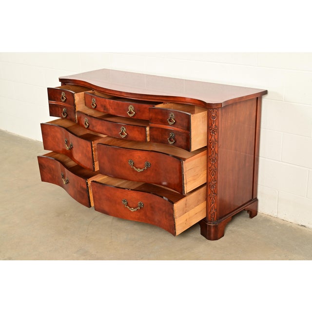 Century Furniture Georgian Carved Flame Mahogany Serpentine Front Ten-Drawer Dresser or Chest of Drawers | Circa 1950s For Sale In South Bend - Image 6 of 13