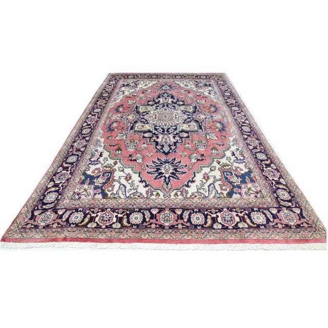 Middle Eastern Hand-Knotted Heriz Rug For Sale - Image 4 of 7