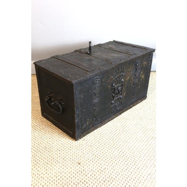 17th Century Nuremberg Chest For Sale - Image 16 of 16